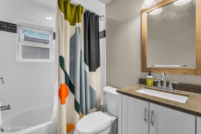 Building Photo - 1208 Bond St