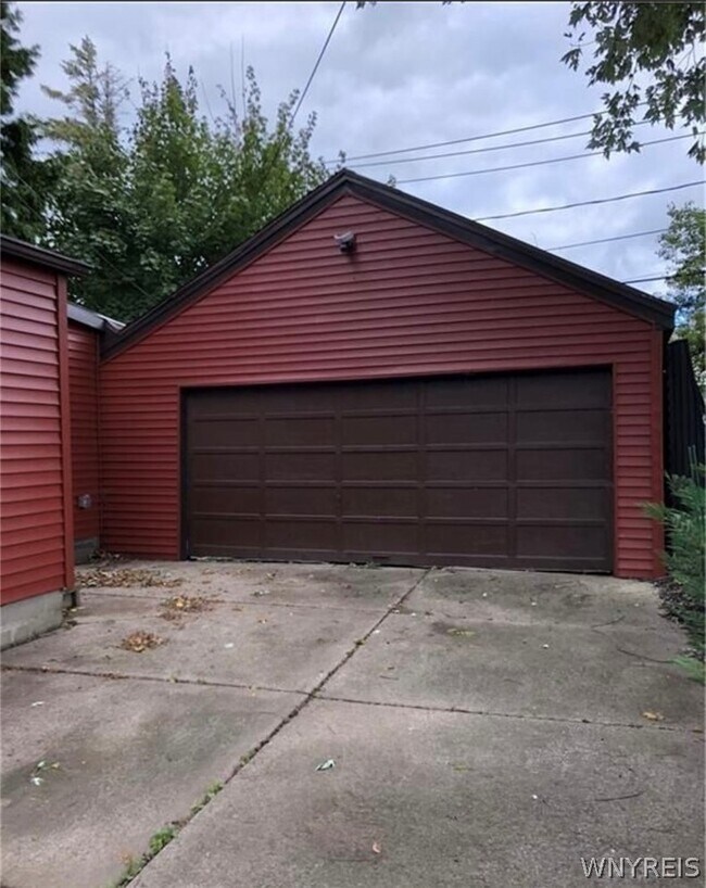 Building Photo - 106 E Morris Ave