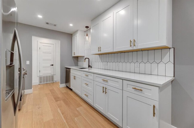 Building Photo - 1743 Cricket Hollow Dr