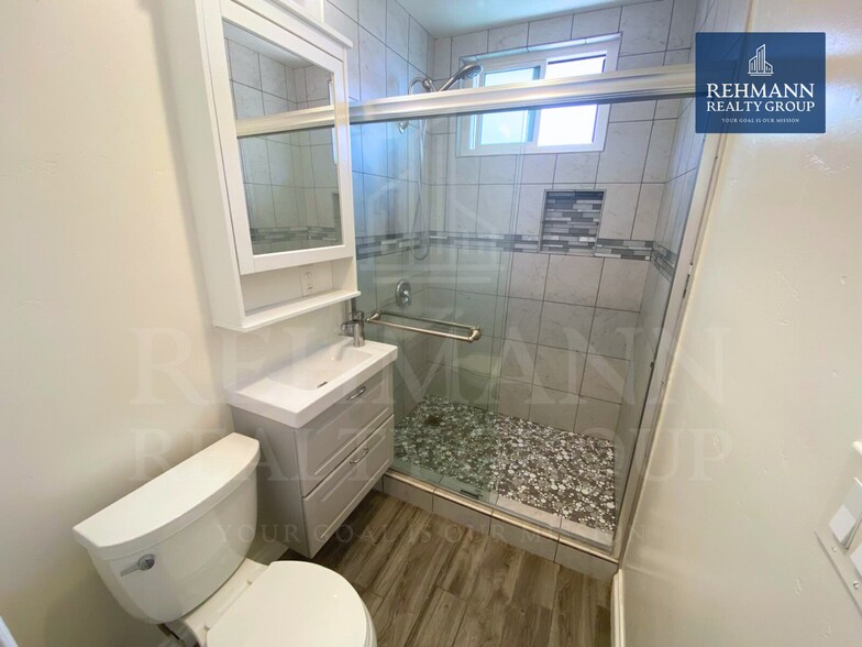 Building Photo - 3722 Bancroft Dr