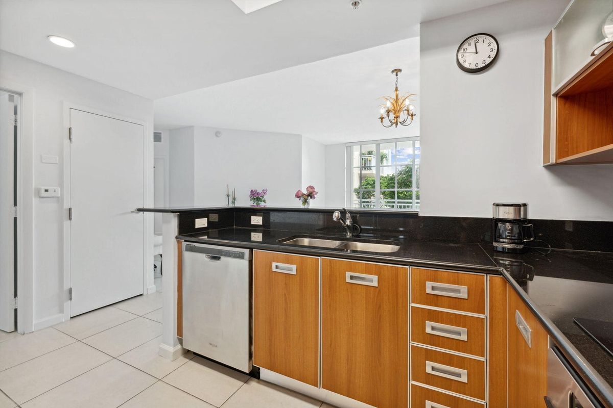 Building Photo - 410 Evernia St