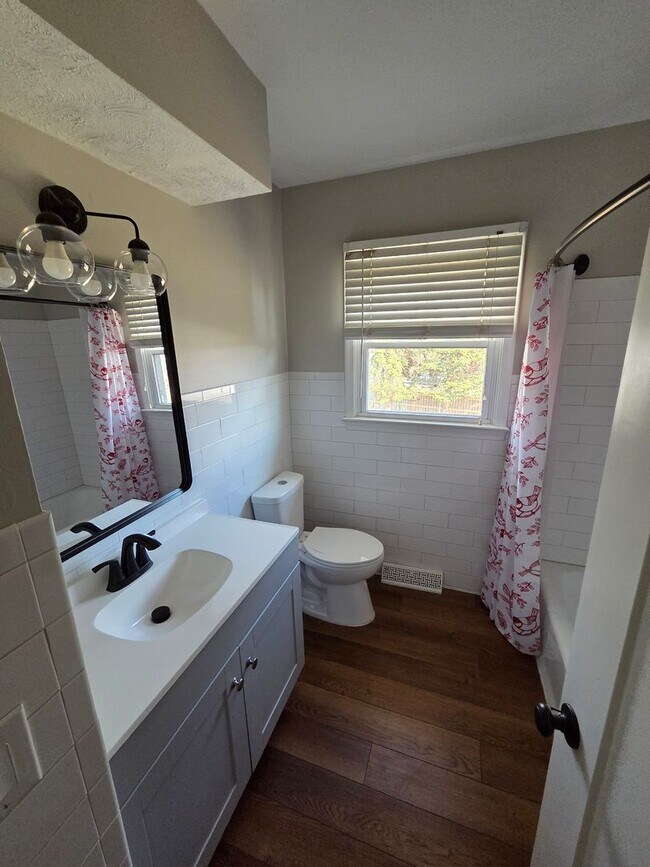 Building Photo - 3 bed, 2 bath, 1 car garage, fenced backyard, newly remodeled!