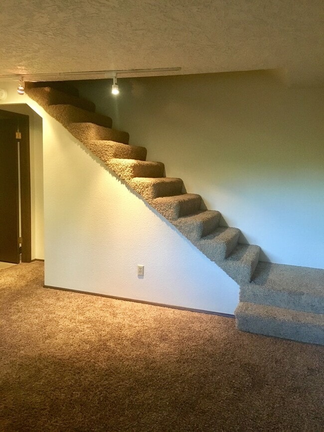 Building Photo - Great 2BD 2-Story Condo in Fantastic Casca...