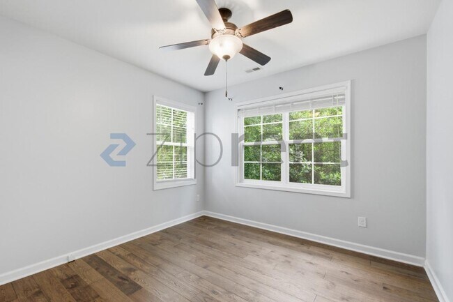 Building Photo - Unit