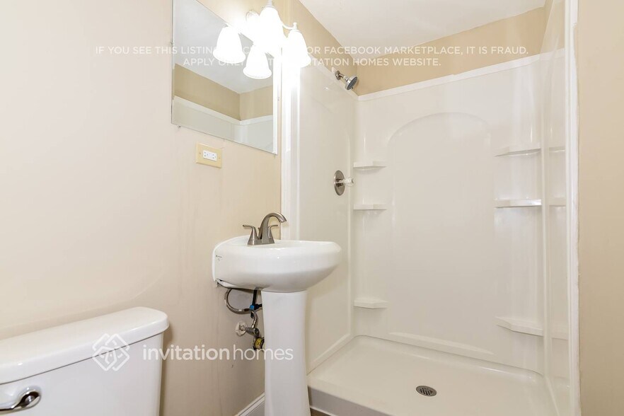 Building Photo - 124 Oakwood Rd