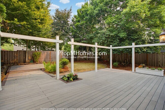 Building Photo - 23858 SW Pinecone Ave