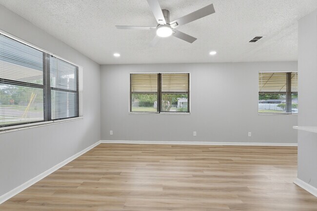 Building Photo - 6766 Londonbridge Ln