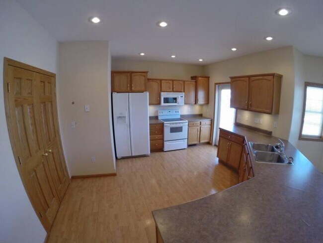 Building Photo - 808 Medary Ave S