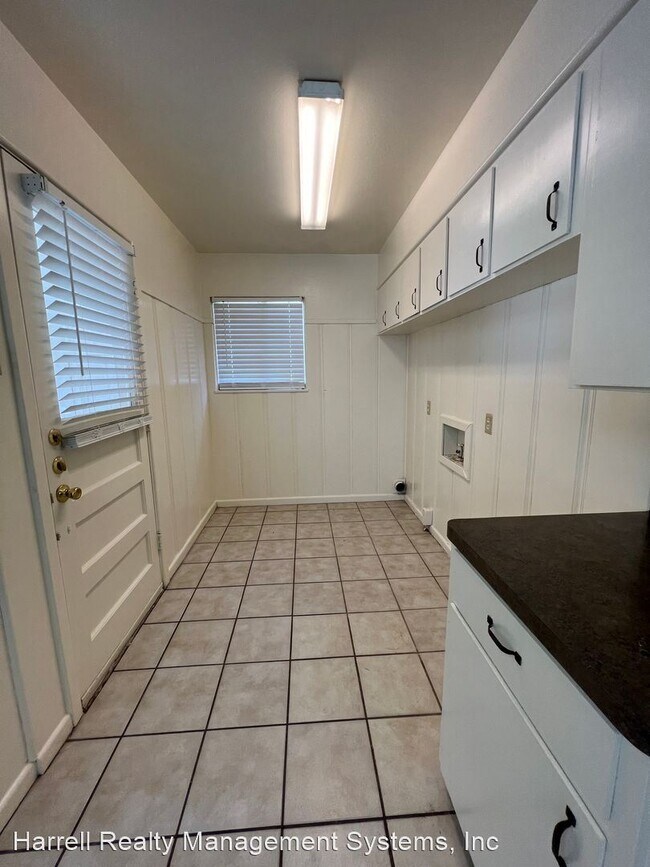 Building Photo - 3 br, 1.5 bath House - 1937 Hilltop Dr.