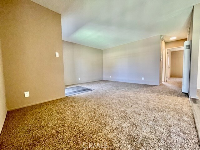 Building Photo - 815 N Rose Ave