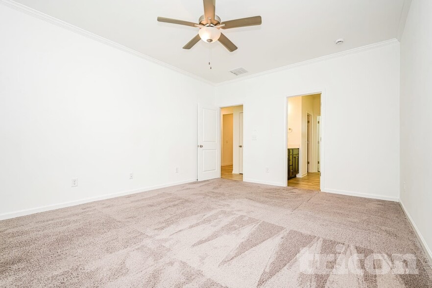 Building Photo - 424 Freeport Wy