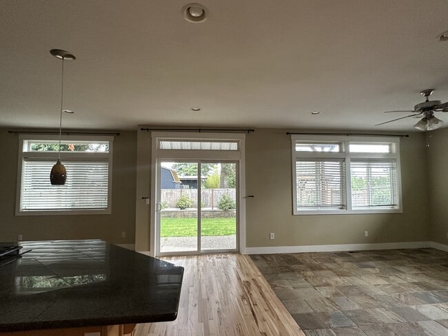 Building Photo - 3104 Sunset Dr W