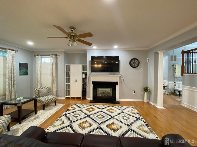 Building Photo - 2 Hampshire Pl