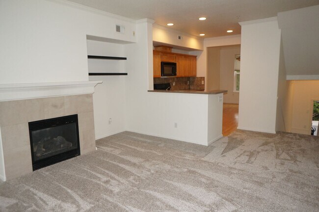 Building Photo - 2738 NW Kennedy Ct