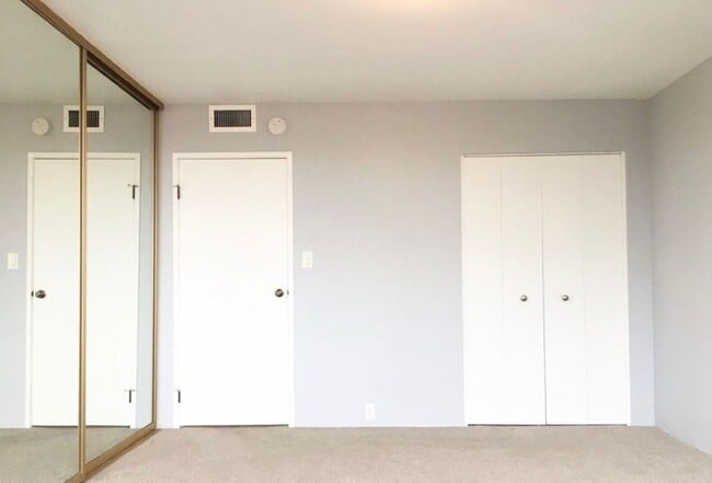 Building Photo - Recent Rent Decrease on this Gorgeous One ...