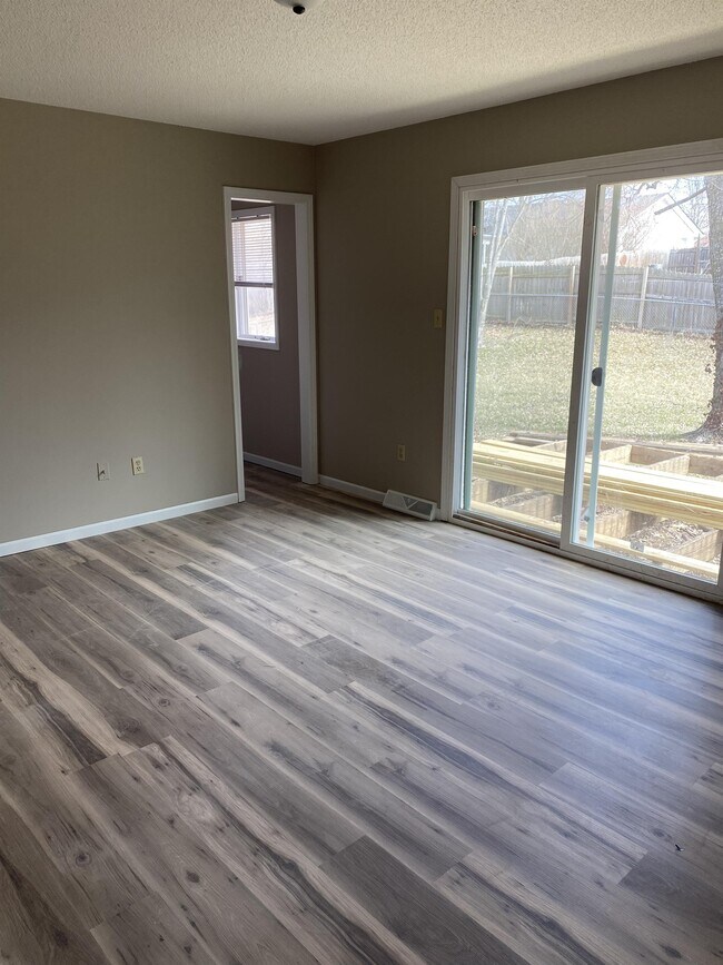 Building Photo - 2400 Sunflower St