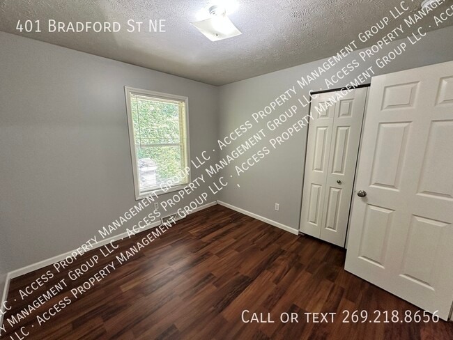 Building Photo - 401 Bradford St NE