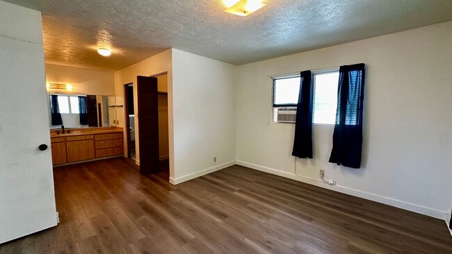 Building Photo - Available NOW - Highly Desired 2 BED 2 BAT...