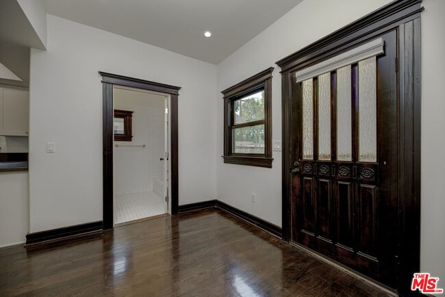 Building Photo - 140 Roselawn Pl