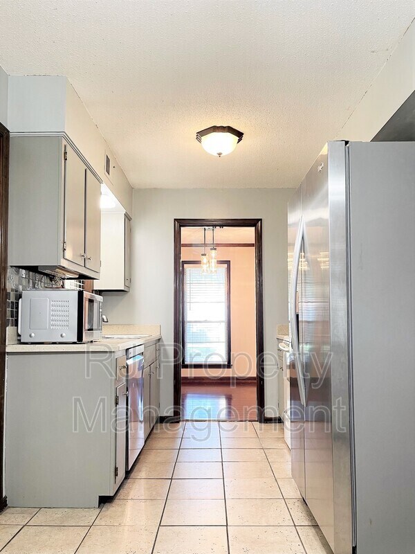 Building Photo - 2844 Marbry Dr