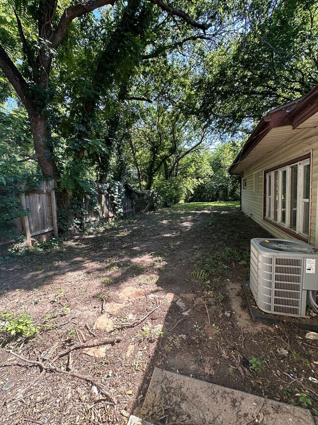 Building Photo - $1195 - **COMING SOON** 3 bed 2 bath - Single Family Home