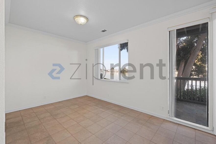 Building Photo - 1387 Crown Dr