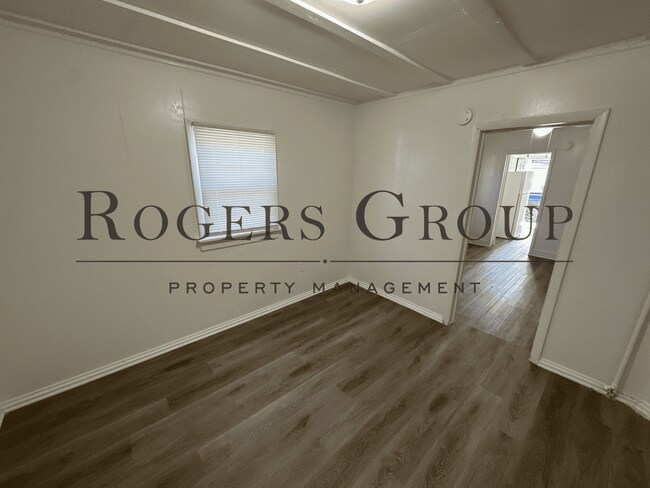 Building Photo - #450 - 914-916 Water St Duplex