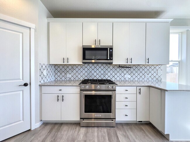 Building Photo - 9344 Beaver Brook Dr