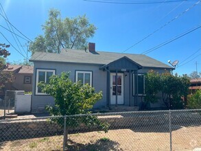 Building Photo - <b>Two Bedroom Conveniently located in Cen...
