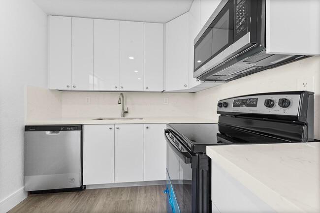 Building Photo - 124 Normandy Ln