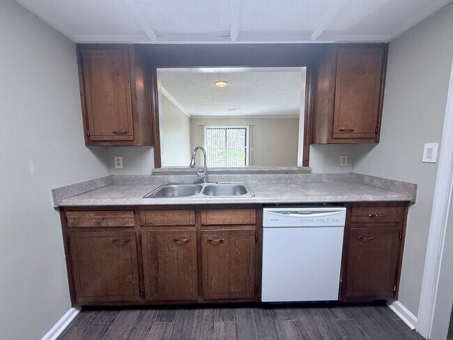 Building Photo - 2 bedroom townhome in Oakwood, GA