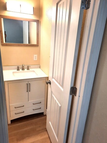 bathroom - 511 Wolf St