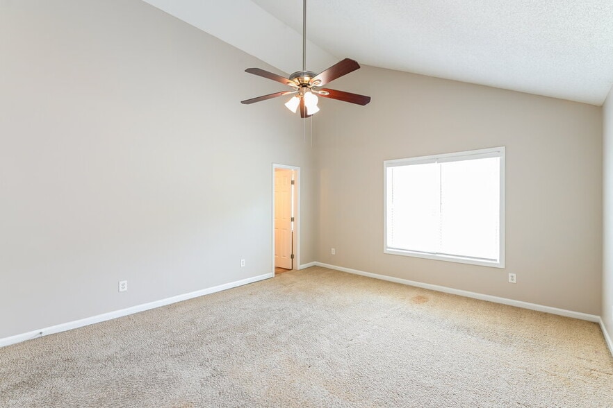 Building Photo - 335 Shadetree Ln