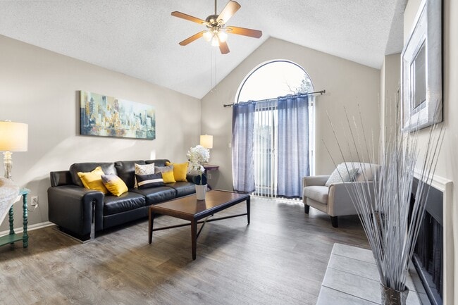 Building Photo - East Ponce Village