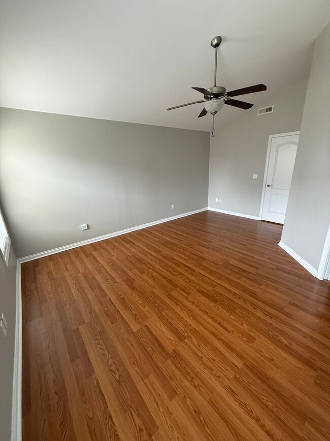 Building Photo - Charming 3-bedroom, 2-bathroom home located in the vibrant city of Lexington