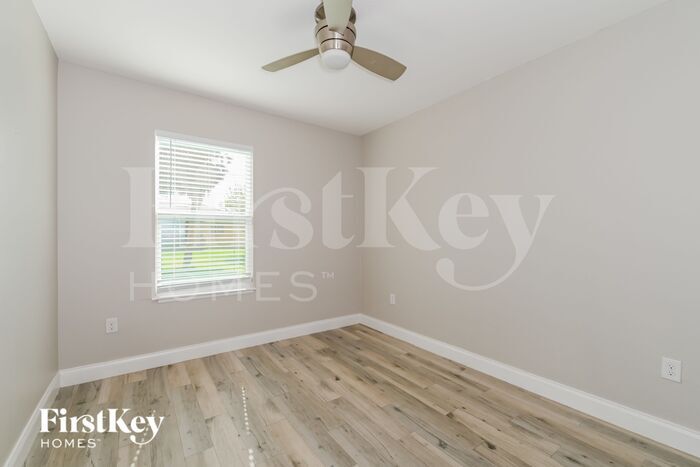 Building Photo - 1215 SW 11th Pl
