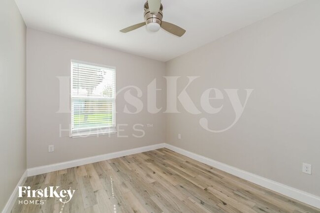 Building Photo - 1215 SW 11th Pl