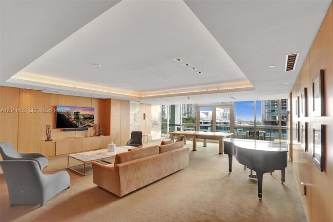 Building Photo - 900 Biscayne Blvd