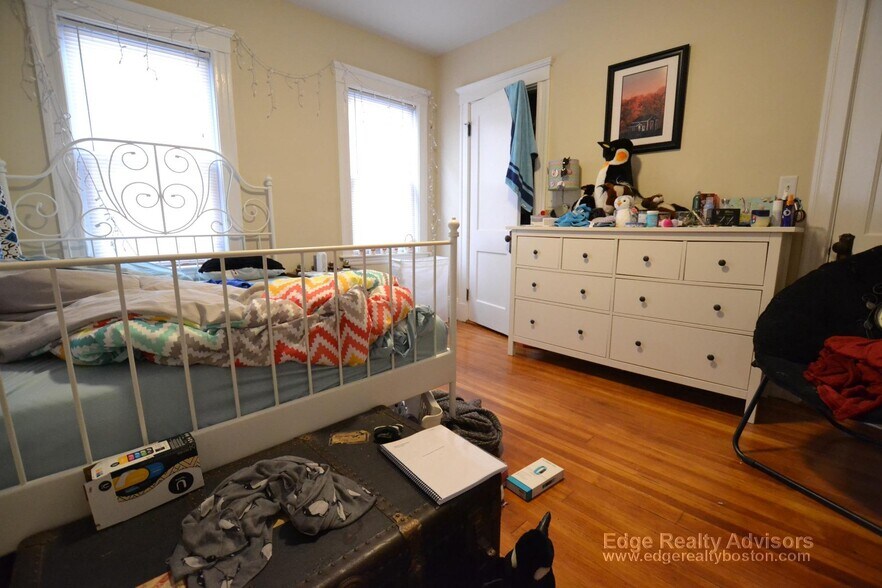 Building Photo - 36 Atkins St