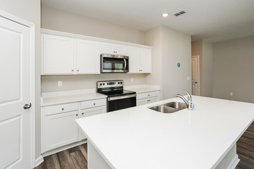 Building Photo - 912 Kelly Fern Lp