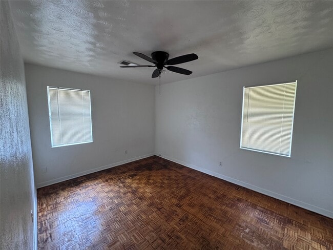 Building Photo - 290 Clemmons Ave
