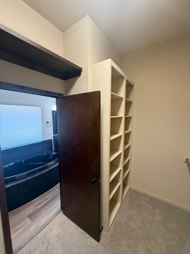 Building Photo - 3 bed plus office, Neighborhood amenities include a neighborhood pond, Pool and playground!