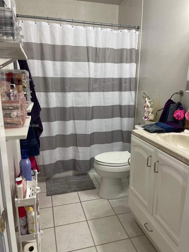 Building Photo - 527 W 68th St