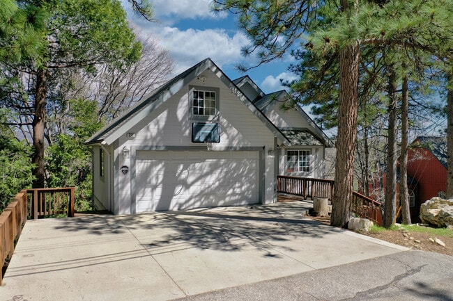 Building Photo - 221 Grizzly Rd