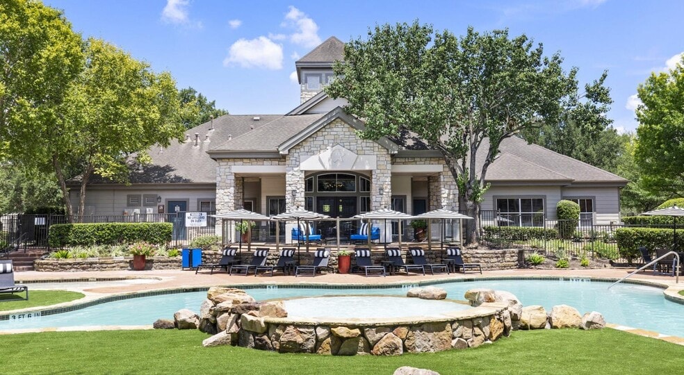 Building Photo - 2920 Shadowbriar Dr
