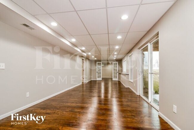 Building Photo - 215 Rolling Rock Creek Dr