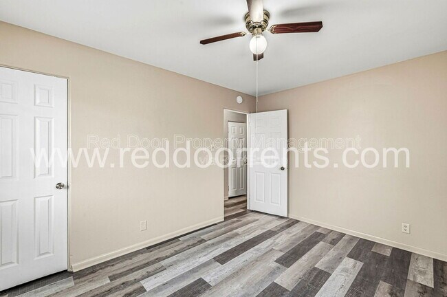 Building Photo - 3729 Kinnear Ave