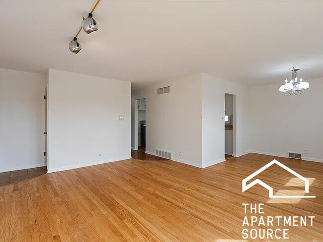 Building Photo - 4538 Dempster St