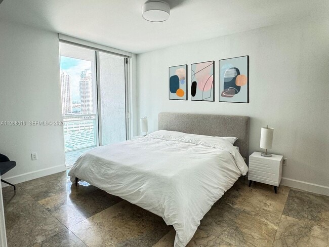 Building Photo - 950 Brickell Bay Dr