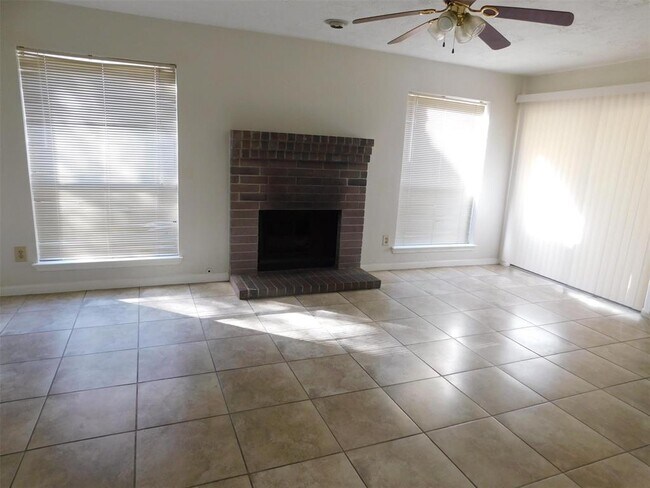 Building Photo - 2206 Laurel Land Ln